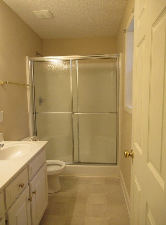 Building Photo - 3760 Beacon Dr
