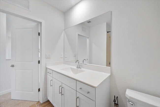 Building Photo - 713 SE 15th Ave