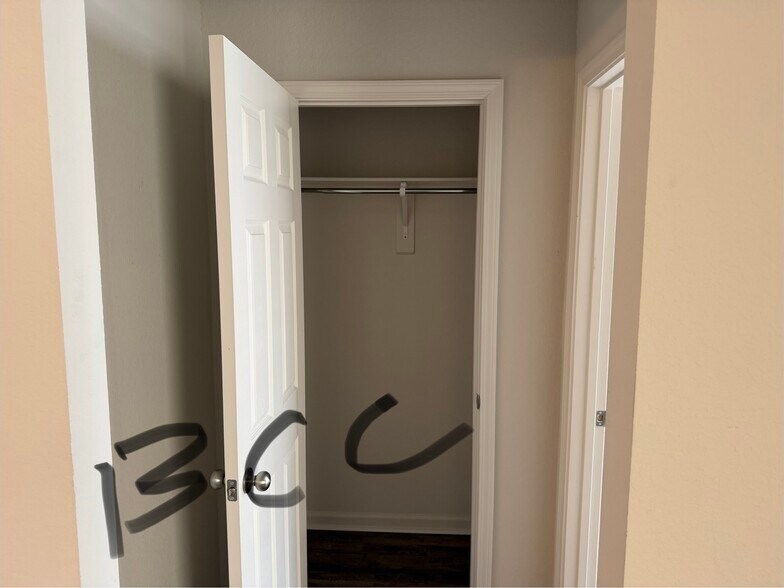 Building Photo - 110 Sunland Dr