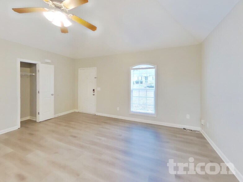 Building Photo - 414 Niagra Ln