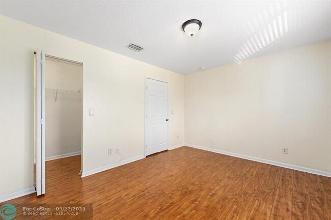 Building Photo - 8462 NW 40th St
