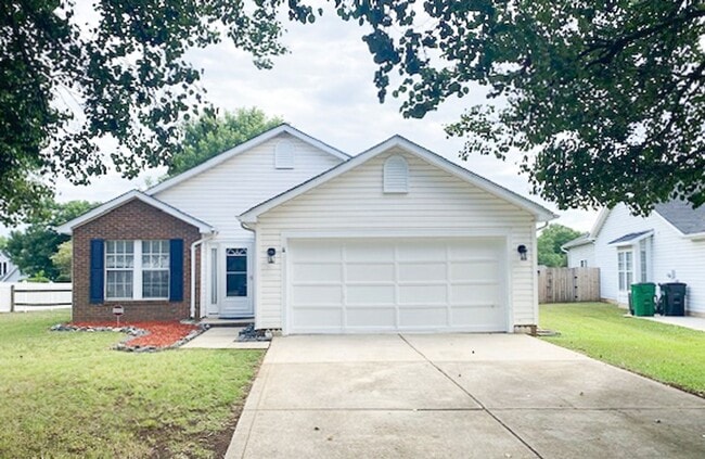 Building Photo - Ranch 3 bed, 2 bath Ranch with fenced yard...