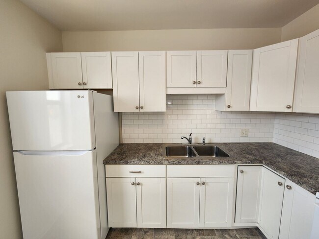 Building Photo - 5176-5178 Greenvillage Road