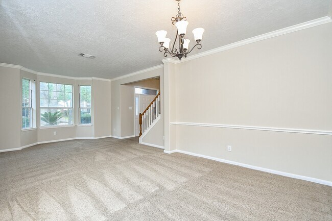 Building Photo - 215 Windrift Ct