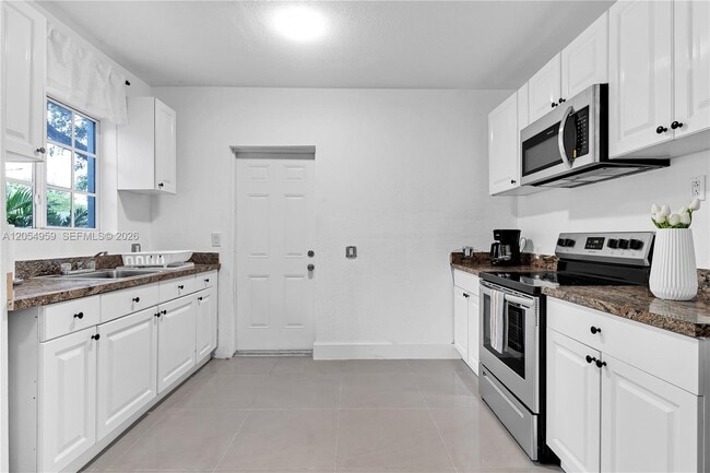 Building Photo - 6344 NW Miami Pl
