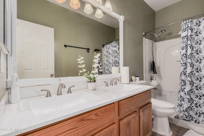 Building Photo - 13436 W Peck Dr