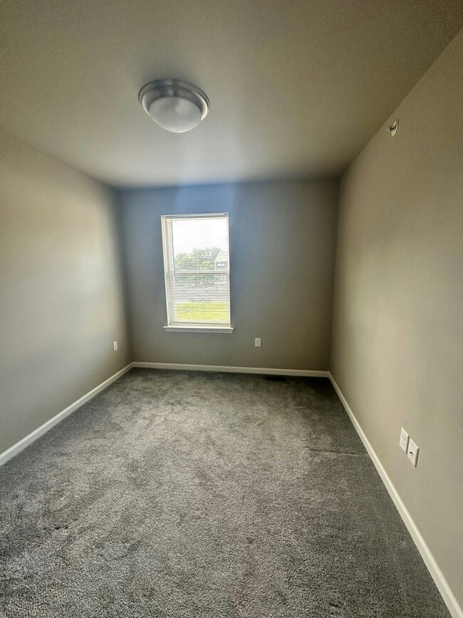 Building Photo - 115 High Pointe Dr