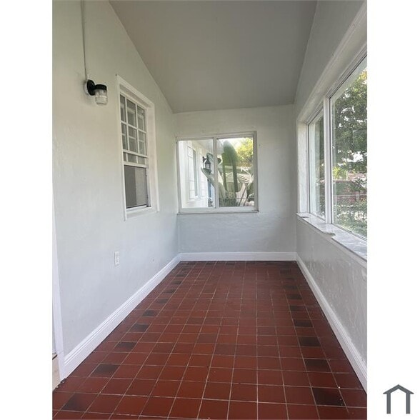 Building Photo - 2412 SW 11th St