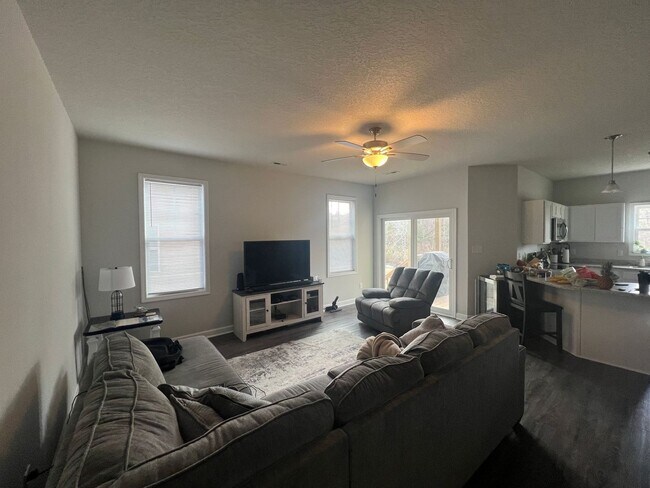 Building Photo - 210 Shallowbag Bay Ln