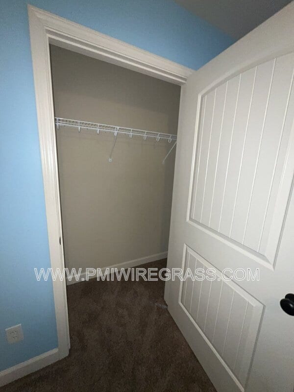 Building Photo - 229 Lace Dr