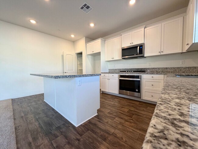 Building Photo - Solar Powered 4 Bedroom 3.5 Bath Sagewood Home with Private Casita & 3 Car Garage