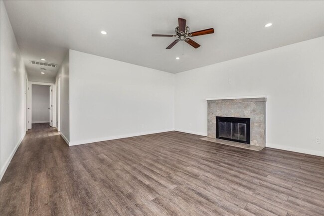 Building Photo - December MOVE IN SPECIAL $500 Off First Months Rent!