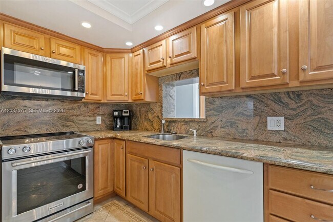 Building Photo - 1 Las Olas Cir