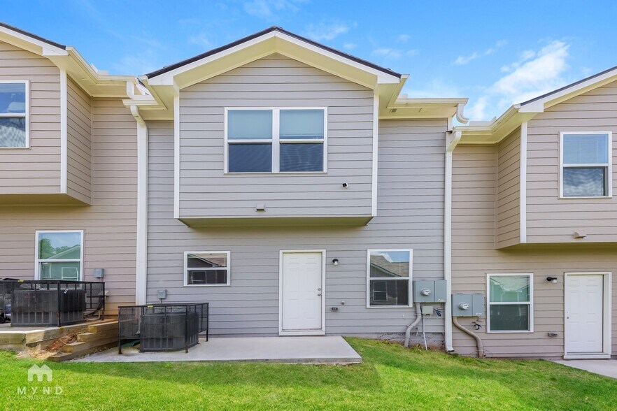 Building Photo - 207 Highwood Ln
