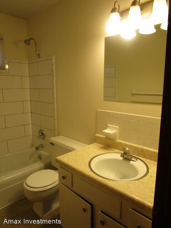 Building Photo - 1801-1803-1803 Garden Dr