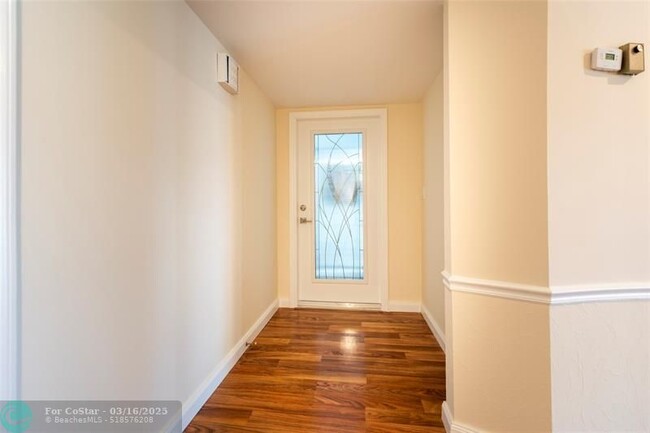 Building Photo - 3101 NE 47th Ct