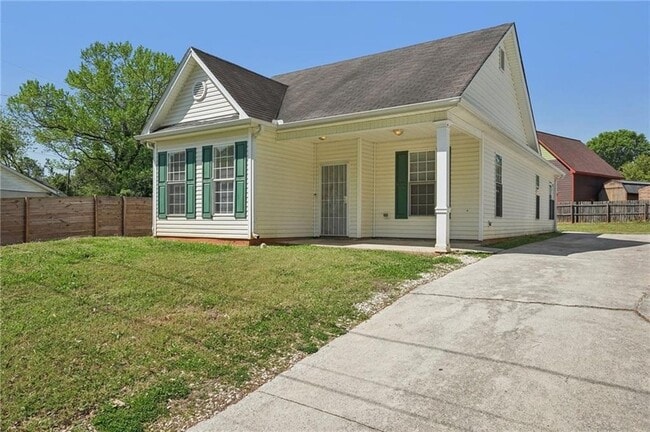 Building Photo - 2596 Bates St SE