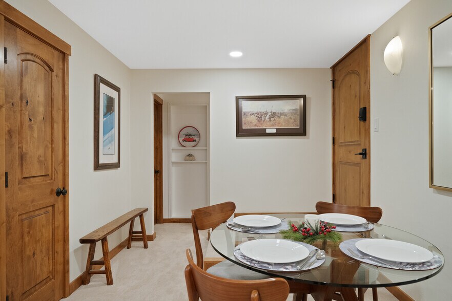 Building Photo - 1040 Vail View Dr