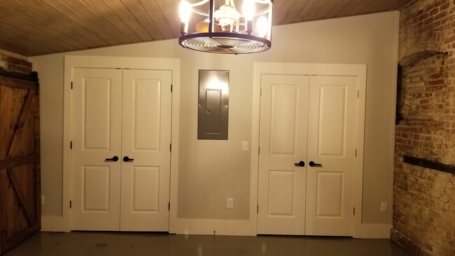 Building Photo - 503 Main St S