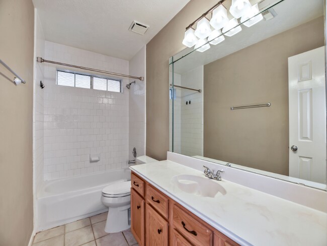 Building Photo - 15118 Red Cedar Cove Ln