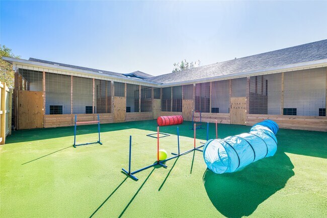 Building Photo - 12826 Hill Dr