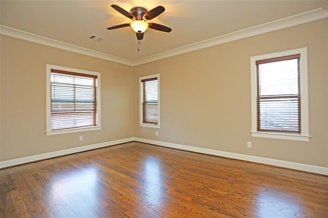 Building Photo - 1611 Wakefield Dr