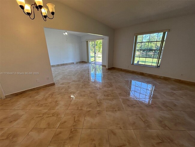 Building Photo - 15860 Laurel Oak Cir