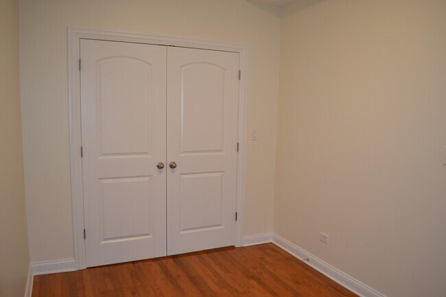 Building Photo - 4030 W Kamerling Ave