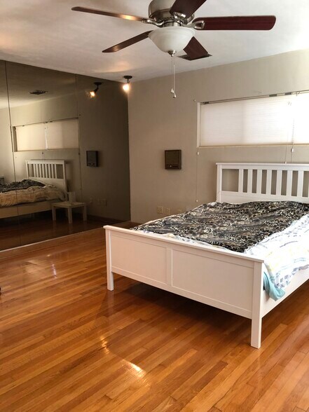 Primary bedroom - 2156 NW 4th Pl