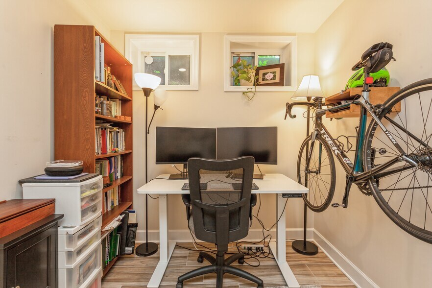 Building Photo - 304 Q St NW