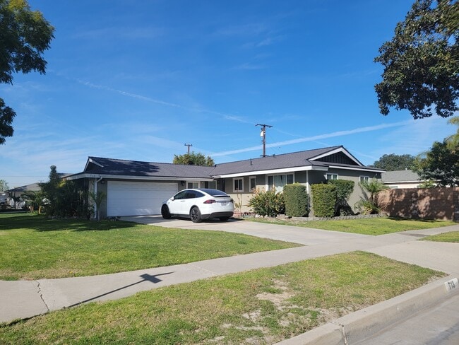 Primary Photo - 713 S Meade Ave