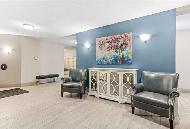 Building Photo - 130 Demont Ave