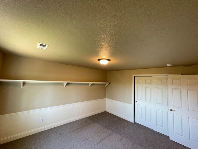 Building Photo - Spacious 4-Bedroom, 2.5-Bath Home with Deck, Fireplace & Updated Kitchen