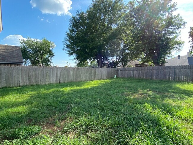 Building Photo - Golden Meadows Rental