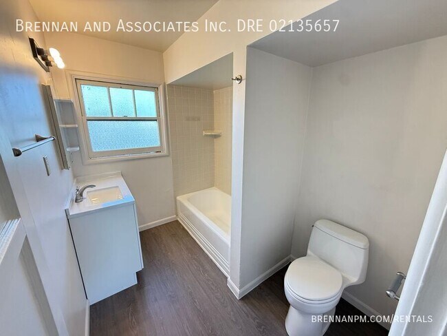 Building Photo - 253 Church Ave