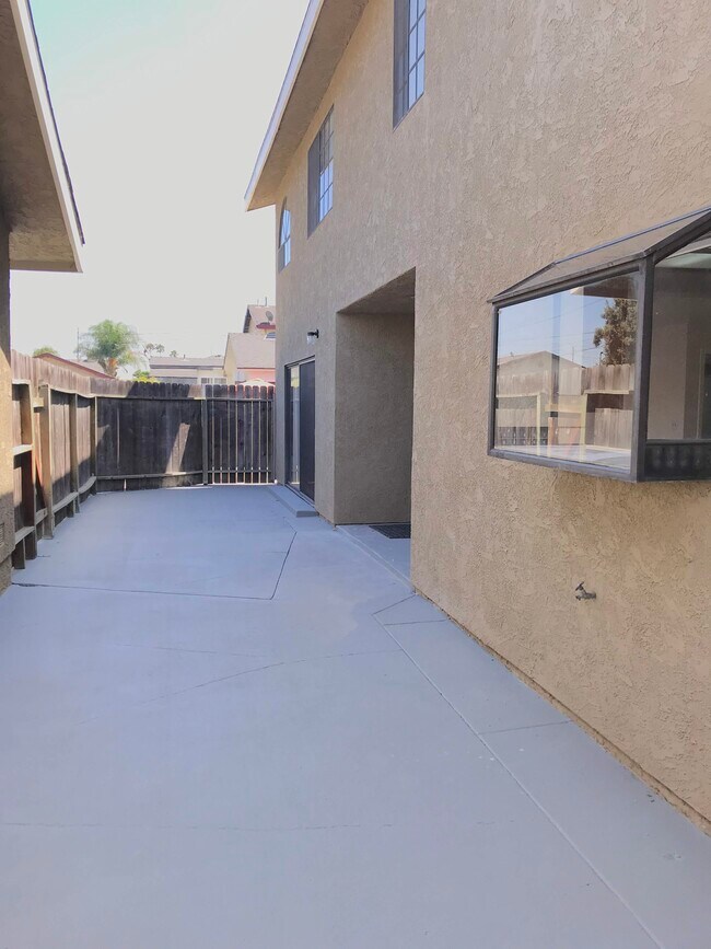 Building Photo - 4861 W 119th Pl