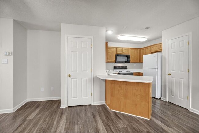 Building Photo - LEASING NOW!! Renovated 1 Bed, 1 Bath Town...