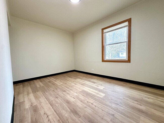 Building Photo - 3313-3315 Pompon Street