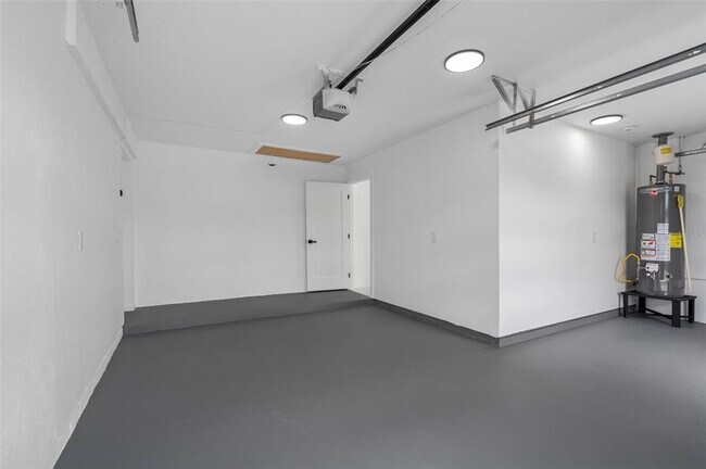 Building Photo - 520 115th Ave