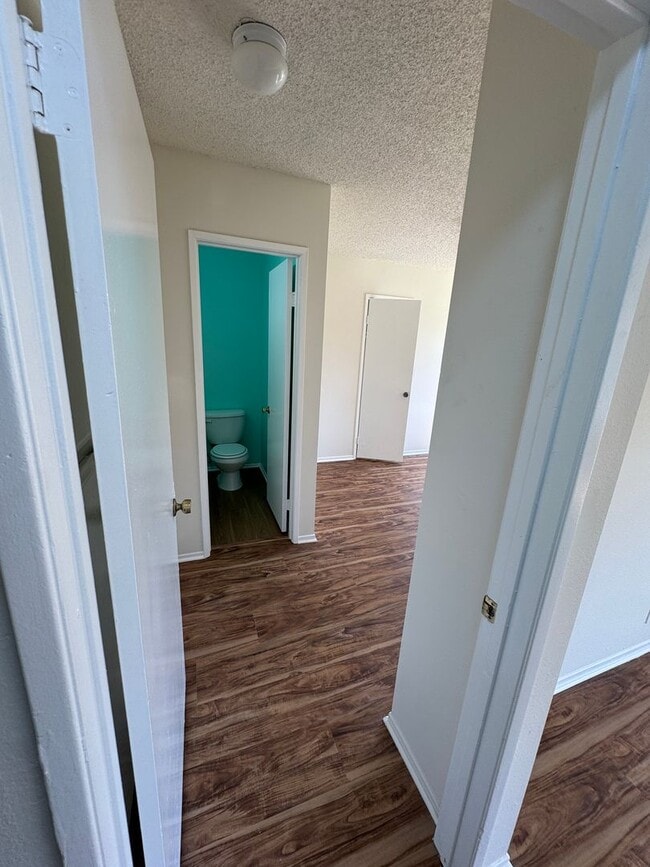 Building Photo - Spacious and Light 2 bedroom in Avalon Gre...