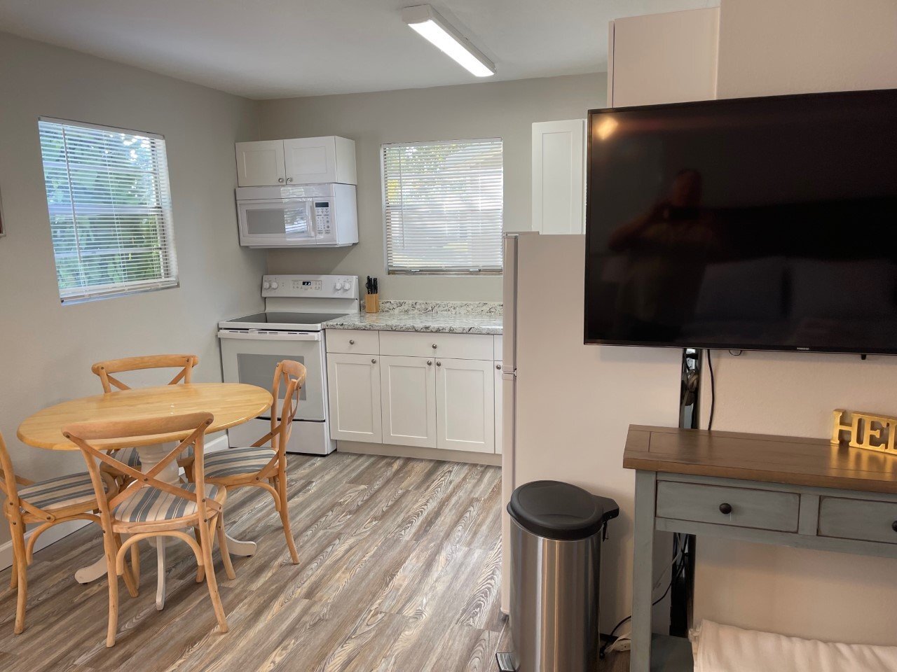 Building Photo - 2640 NE Indian River Dr