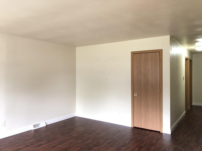 Building Photo - 283 Hazelwood Dr