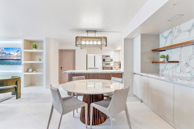 Building Photo - 2080 S Ocean Dr