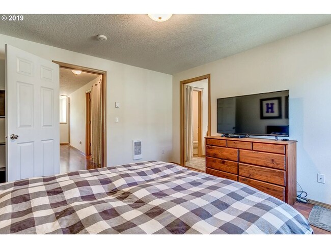 Building Photo - 422 Donna Dr
