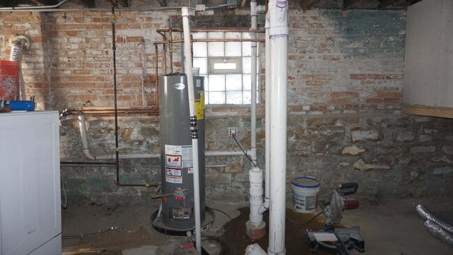 Building Photo - 7144 S Wentworth Ave