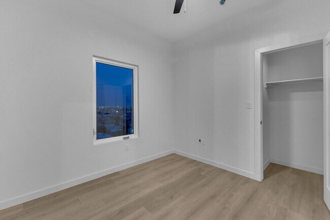 Building Photo - 1519 Golden Hill Terrace