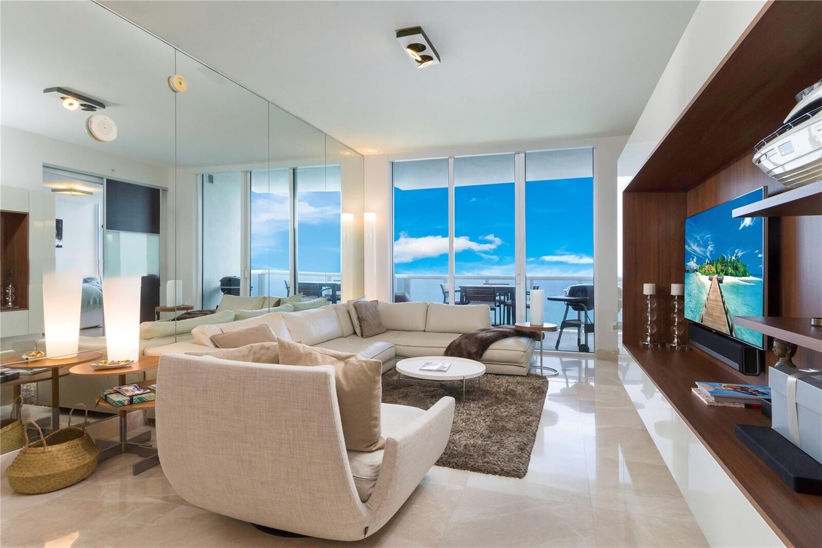 Building Photo - 18201 Collins Ave