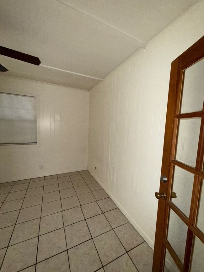 Building Photo - 4 bed/ 2.5 bath home, Walk to the stadium!...
