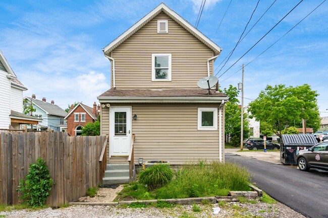 Building Photo - 479 Siebert St