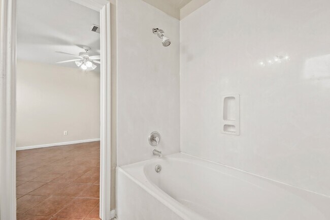 Building Photo - 807 Sycamore Ridge Ln